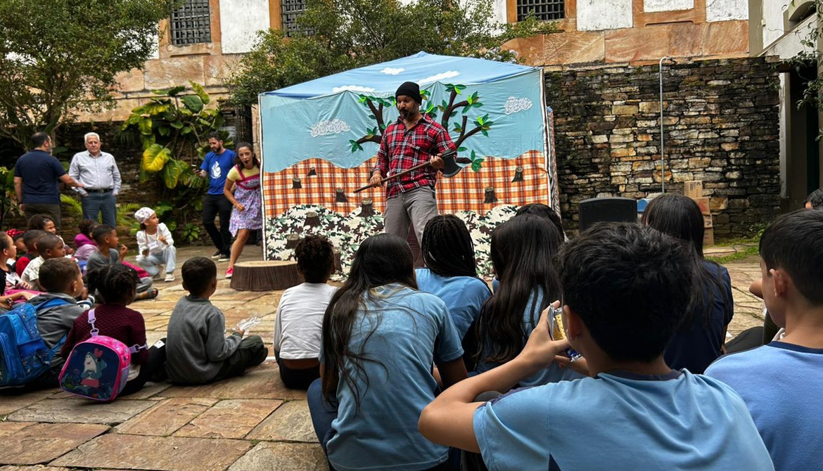 AÇÕES DE EDUCAÇÃO AMBIENTAL DA SANEOURO  ALCANÇARAM 1.416 ESTUDANTES DE OURO PRETO