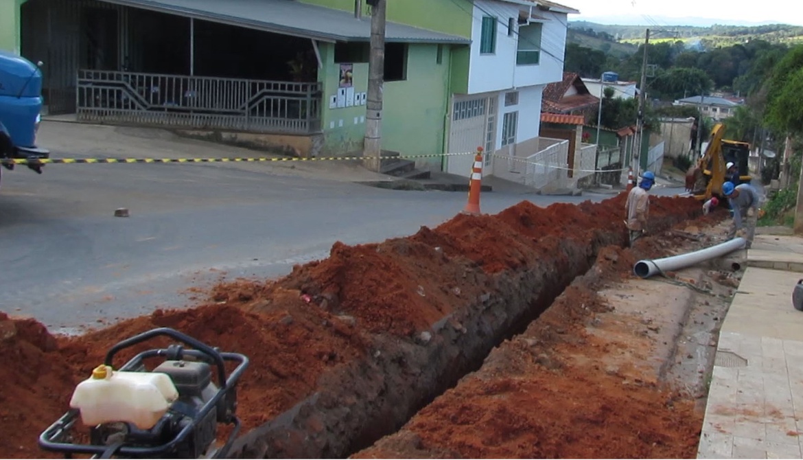 MAIS DE 11KM DE NOVAS REDES DE ÁGUA EM AMARANTINA