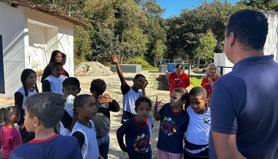 ESTUDANTES DE SÃO BARTOLOMEU VISITAM UNIDADES DA SANEOURO